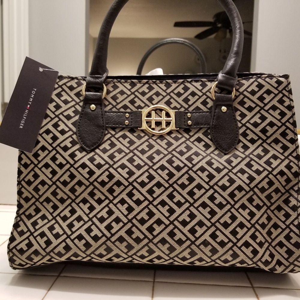 NEW Tommy Hilfiger Purse